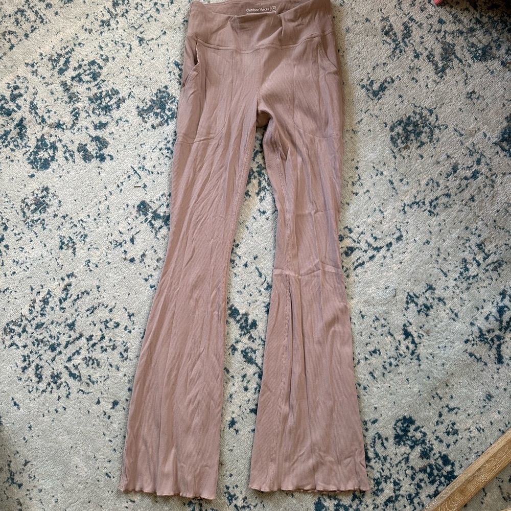Outdoor voices SuperForm rib flare pants in mocha